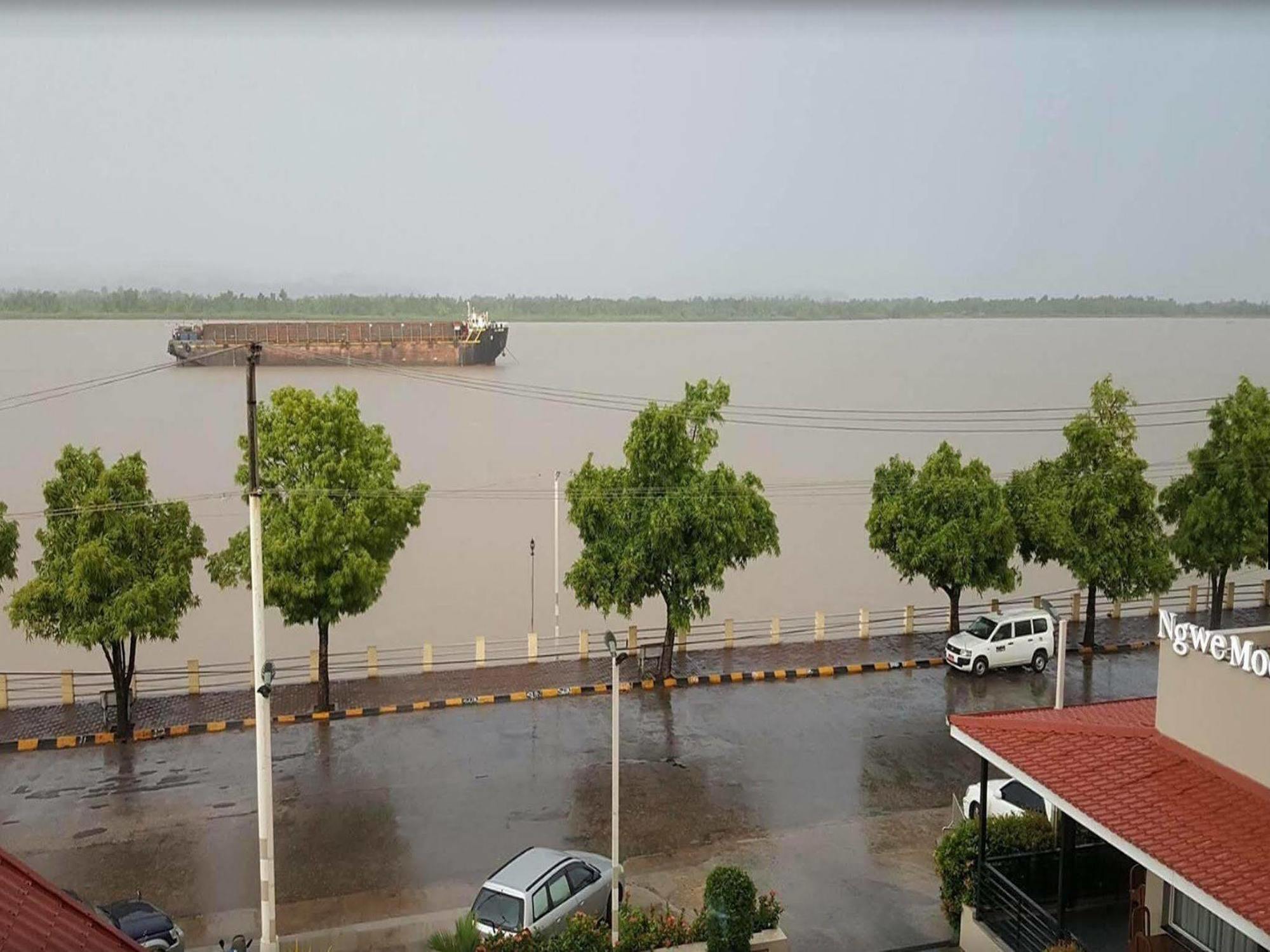 Ngwe Moe Hotel Mawlamyine Exterior photo
